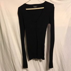 V-neck sweater size extra large in black
